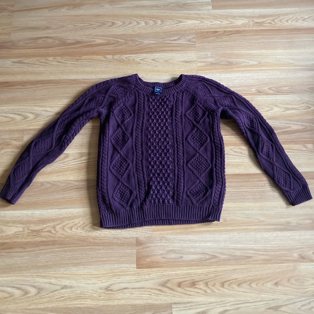 GAP- LIKE NEW - Cable Knit Sweater